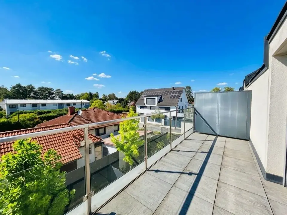 Reihenhaus mit Dachterrassen-Views - Dein Traumhaus wartet!