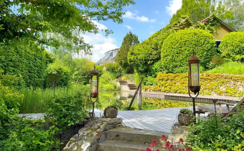 Ihr privates PARADIES! Idyllisches Zuhause mit BADETEICH und liebevoll gestaltetem TRAUMGARTEN!