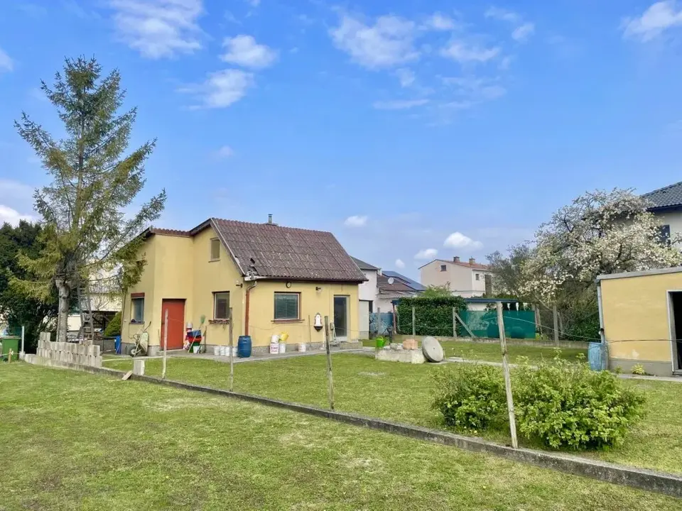 WOHNEN & ENTSPANNEN AUF EIGENGRUND - KLEINES HAUS MIT GARTEN & GARAGE + POTENZIAL