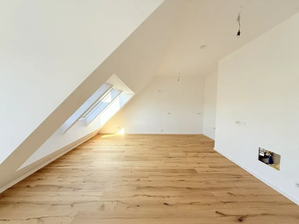 Schöne 3-Zimmer Dachgeschosswohnung in absoluter Ruhelage