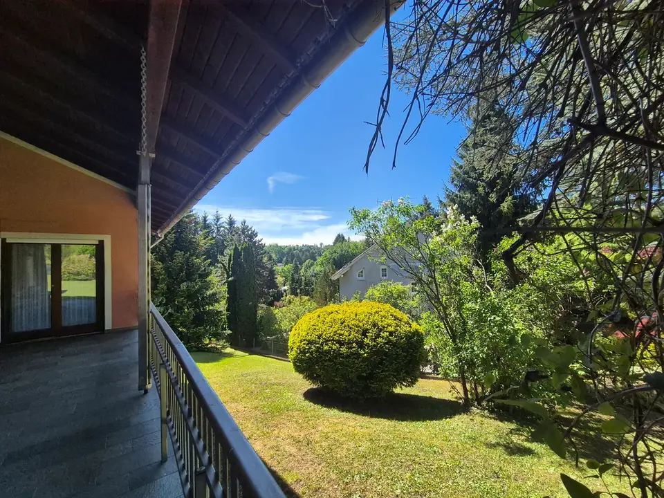 Großzügiger Bungalow auf 1.915 m² Grundstück in ruhiger Sackgassen-Endlage