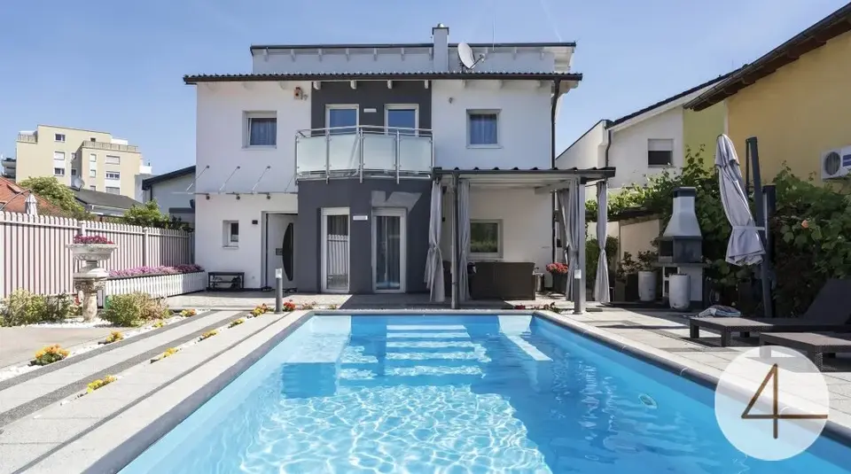 Luxus trifft Wohnkomfort - Einfamilienhaus mit beheiztem Pool und Privatstraße