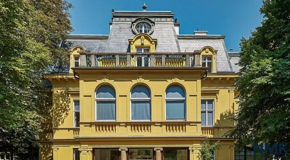 Exklusive Dachgeschoss-Maisonette in historischer Villa | Absolute Privatsphäre & traumhafter Grünblick