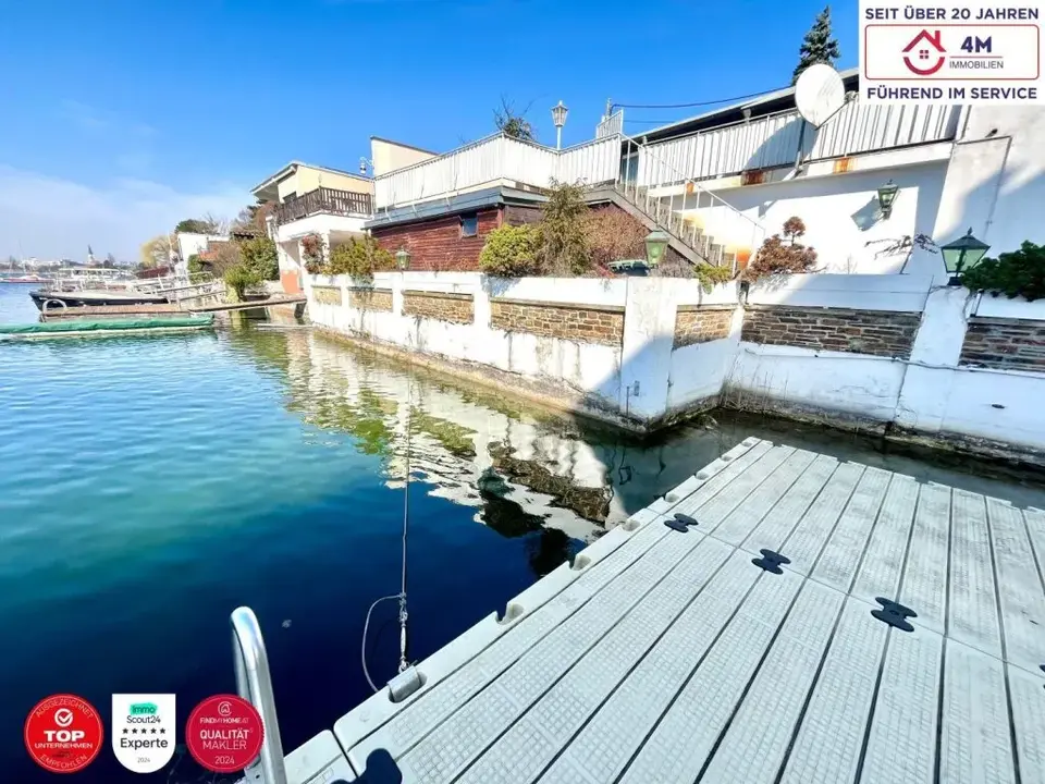 Neuer Preis!! Donau-Juwel direkt am Wasser mit privatem Boots­anlegeplatz