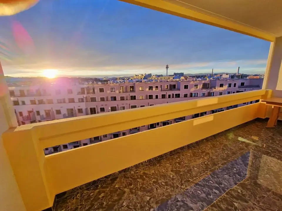 Einziehen & Wohlfühlen: Sanierte 3-Zimmer-Wohnung mit sonniger Loggia, Lift & Fernblick