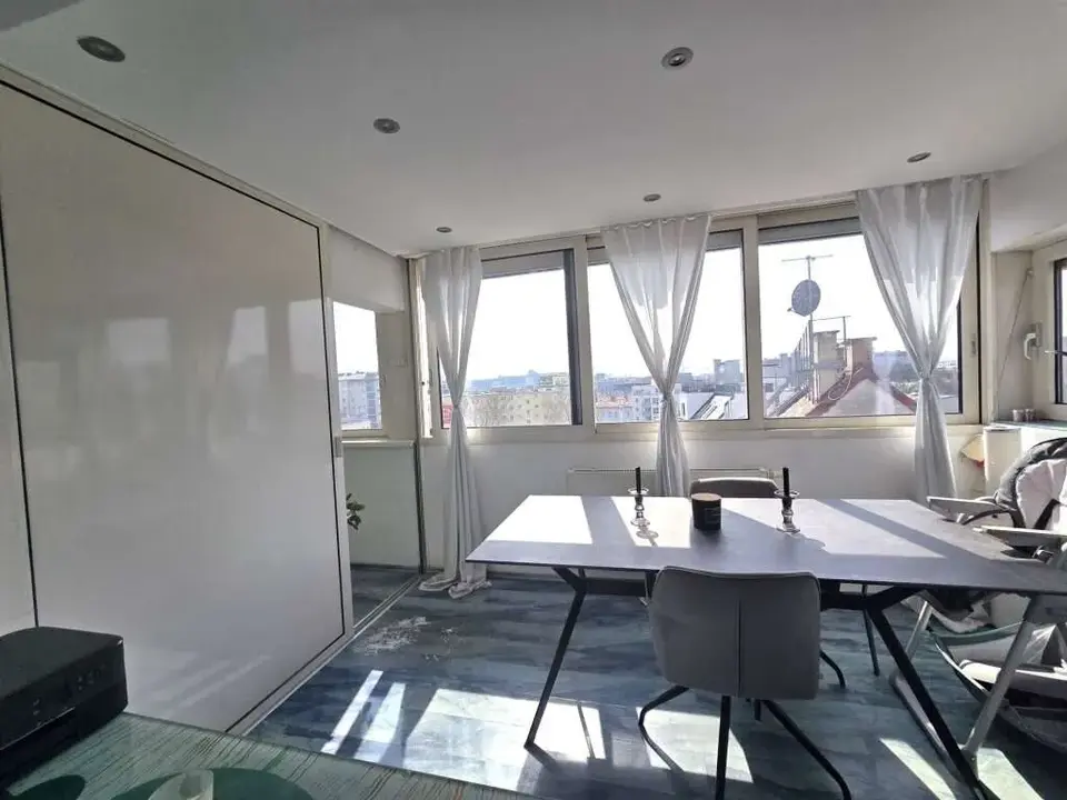 AUßERGEWÖHNLICH SCHÖNE WOHNUNG ++ MUSS MAN UNBEDINGT BESICHTIGEN ++ 4 ZIMMER + BALKON + LOGGIA