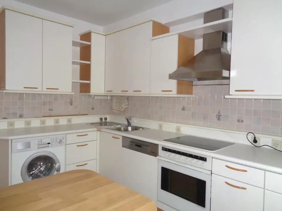 GROSSZÜGE 3-ZIMMER WOHNUNG MIT LOGGIA UND GARAGENPLATZ * NÄHE MATZLEINSDORFERPLATZ