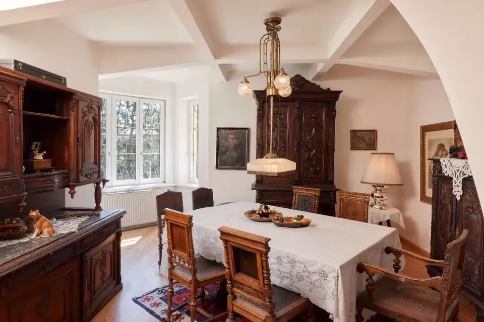 Stilvolle Villa mit gepflegtem Garten in Ruhelage