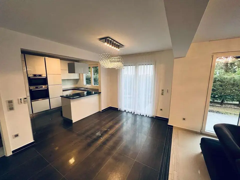Semi - detached house for rent