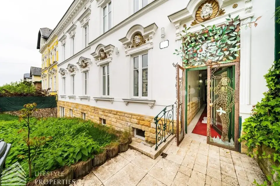 Luxuriöse 12-Zimmer-Villa mit Wellnessbereich Nähe Gersthof