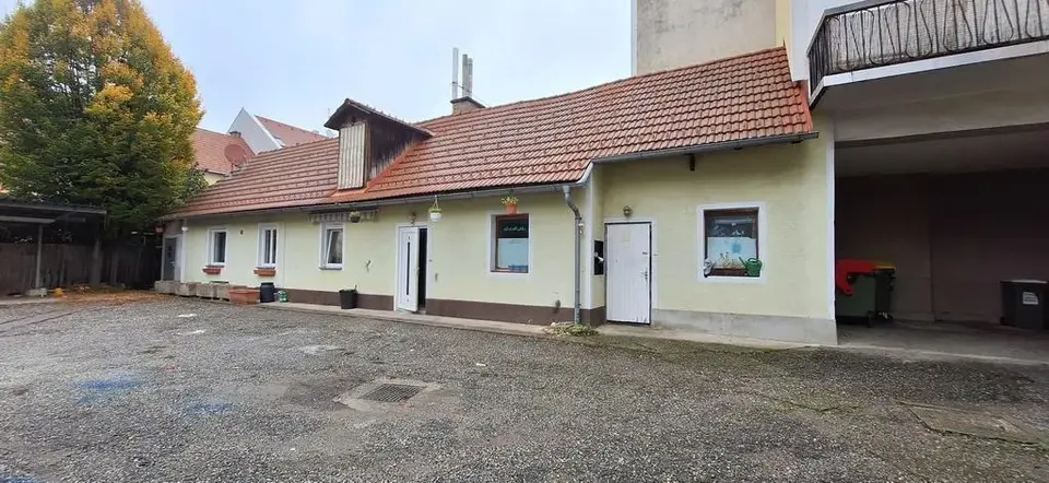 2 Wohnungen im Innenhof Haus!