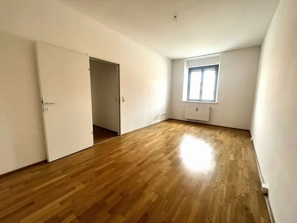 Moderne 2-Zimmer Eigentumswohnung in Graz mit Einbauküche, Parkettboden und guter Verkehrsanbindung.