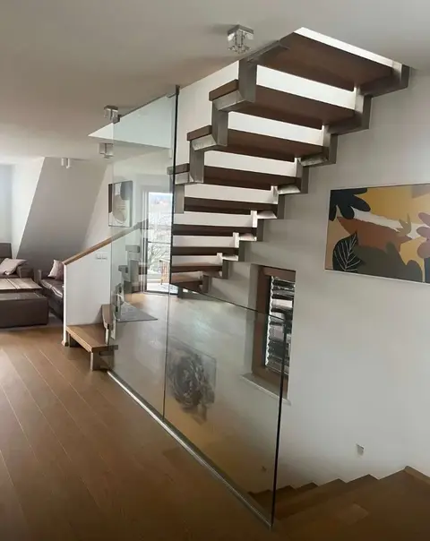 Exklusive Dachgeschoss-Maisonette in Toplage am Fuße des Wilhelminenbergs - 123 m², 4 Terrassen & 40 m² Dachterrasse - PROVISIONSFREI