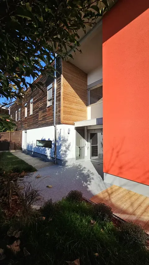 Graz-St. Peter: Generalsaniertes Doppelhaushälfte mit Pool, Photovoltaik & Provisionsfrei-Vorteil!