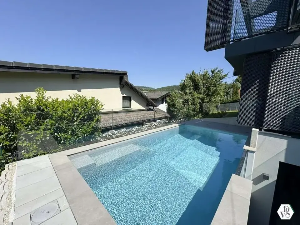 Exklusive Neubauvilla in absoluter Ruhelage mit Pool