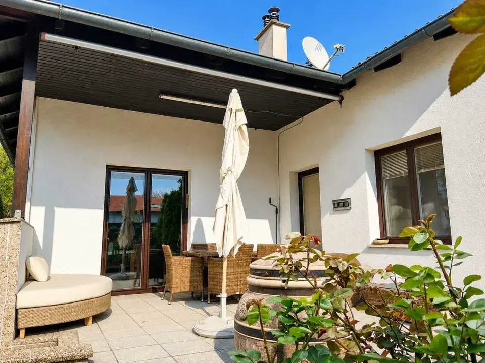 ***Ein gemütlicher 3-Zi Bungalow mit Keller, großem Garten und U-Bahn Nähe!***