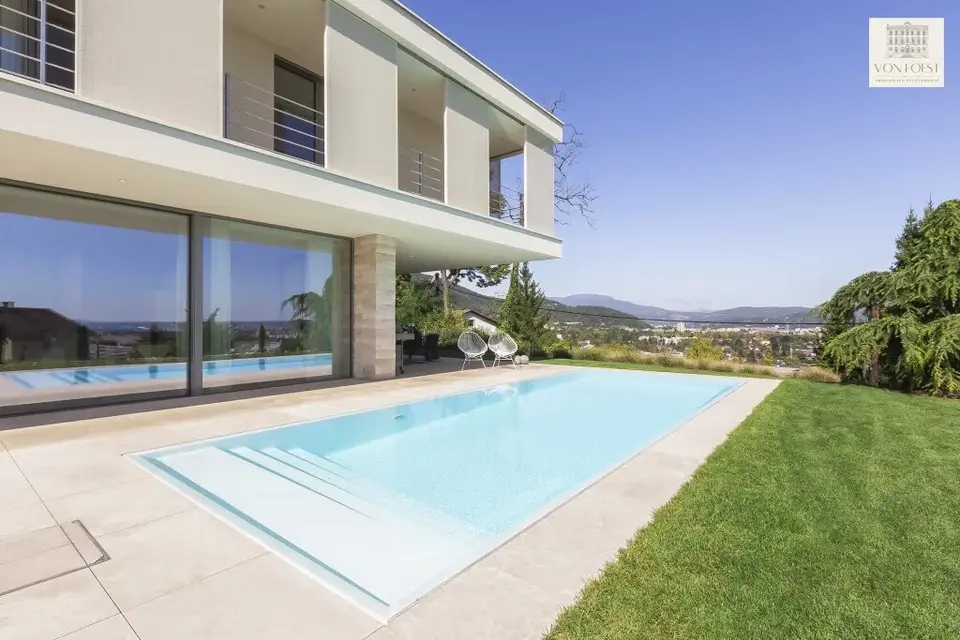 WOHNEN AUF HÖCHSTER EBENE - Einzigartiges Anwesen mit Pool und atemberaubendem Panoramablick über die Stadt bis hin zum Schlossberg