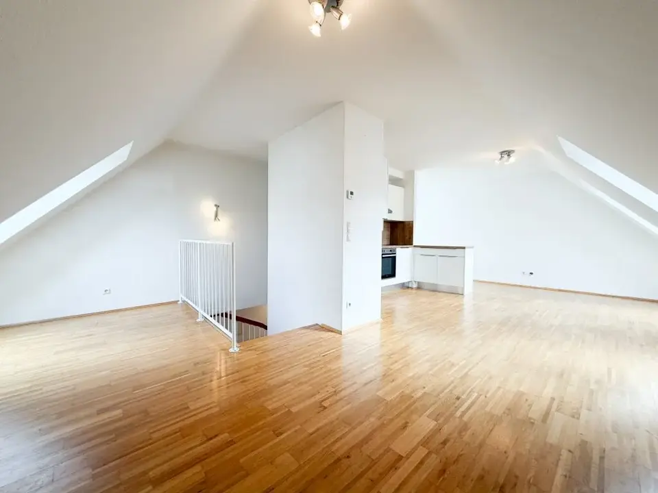 SONNIGE MAISONETTE MIT TERRASSE IM DACHGESCHOSS - WOHNEN MIT BESONDEREM FLAIR