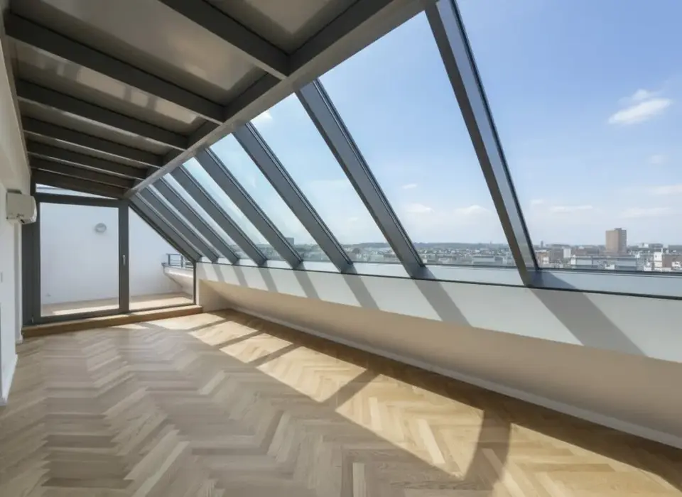 Erstbezug nach Sanierung - Dachgeschossmaisonette mit West-Seitig Terrasse - Klimaanlage vorhanden