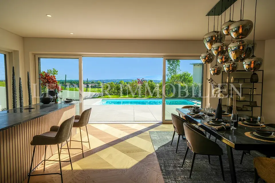 * TOP PREIS IN LIEBOCH * HOCHWERTIGE LUXUSVILLA * IMPOSANTE ARCHITEKTUR & BEEINDRUCKENDES DESIGN IN RUHIGER, IDYLLISCHER LAGE *