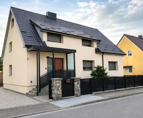 Neuwertiges Wohnhaus in Bestlage mit Einliegerwohnung und Gästeappartment!