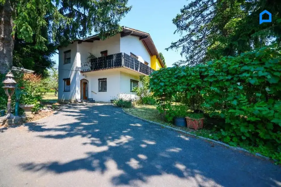 Einfamilienhaus, Zentrumsnähe mit Grünruhelage - Baugrundstück mit Entwicklungspotenzial - 1540m² Grund- für Bauträger- Familien - Investoren