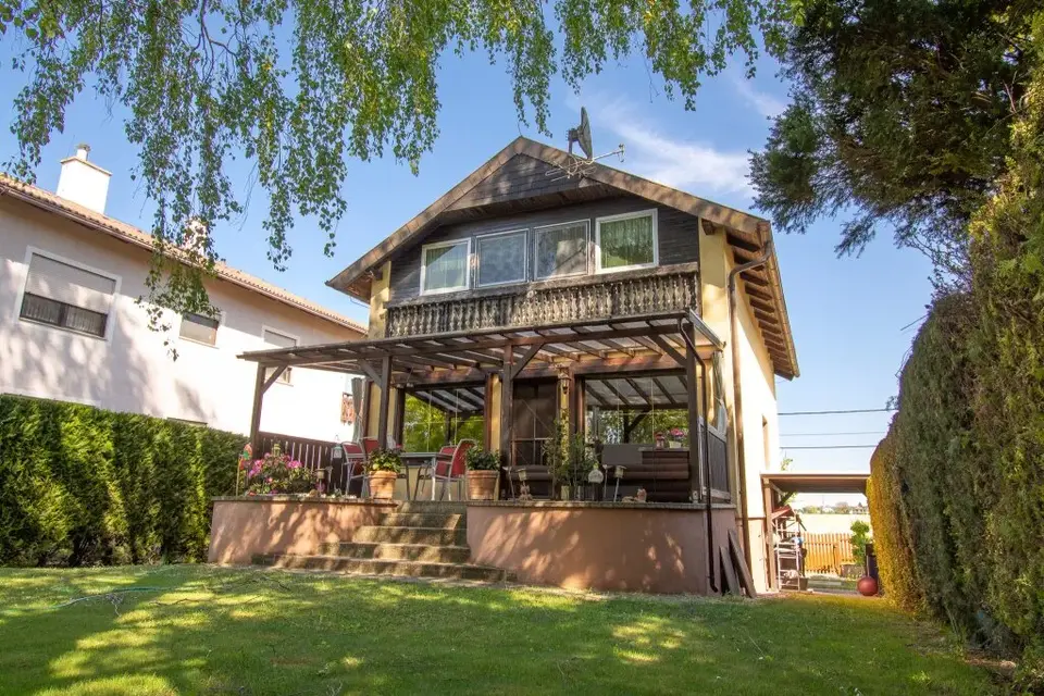 GEPFLEGTES EINFAMILIENHAUS MIT GROßEM GARTEN - ODER HERRLICHER BAUGRUND FÜR IHR NEUES TRAUMHAUS!